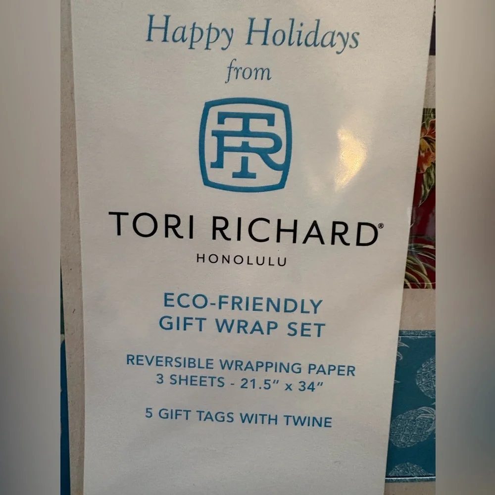 TORI RICHARD Eco-Friendly Gift Wrap Set Hawaiian Christmas Scene